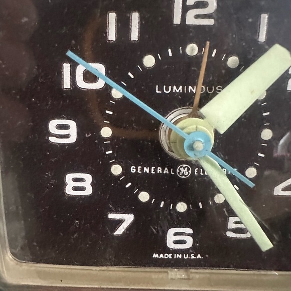 Vintage Luminous General Electric clock. - Picture 9 of 9